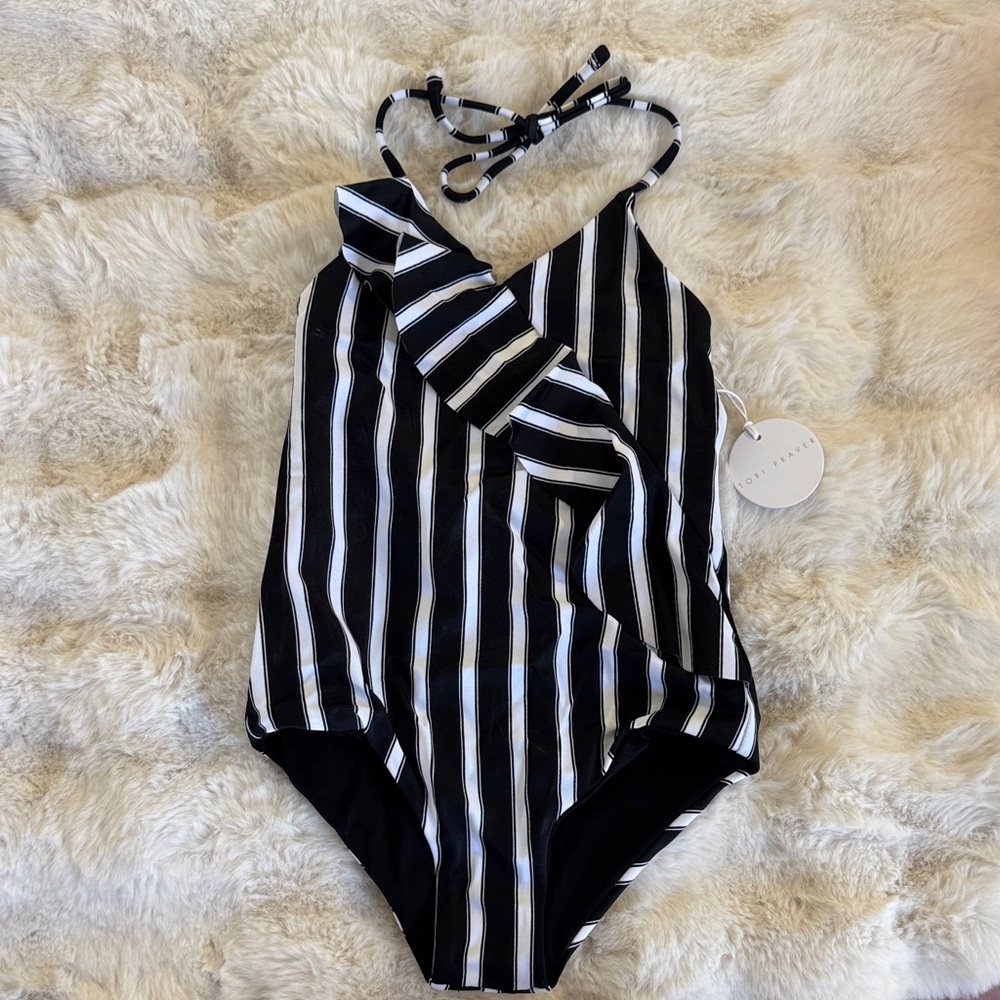 Tori Praver Elegant Cream Tag